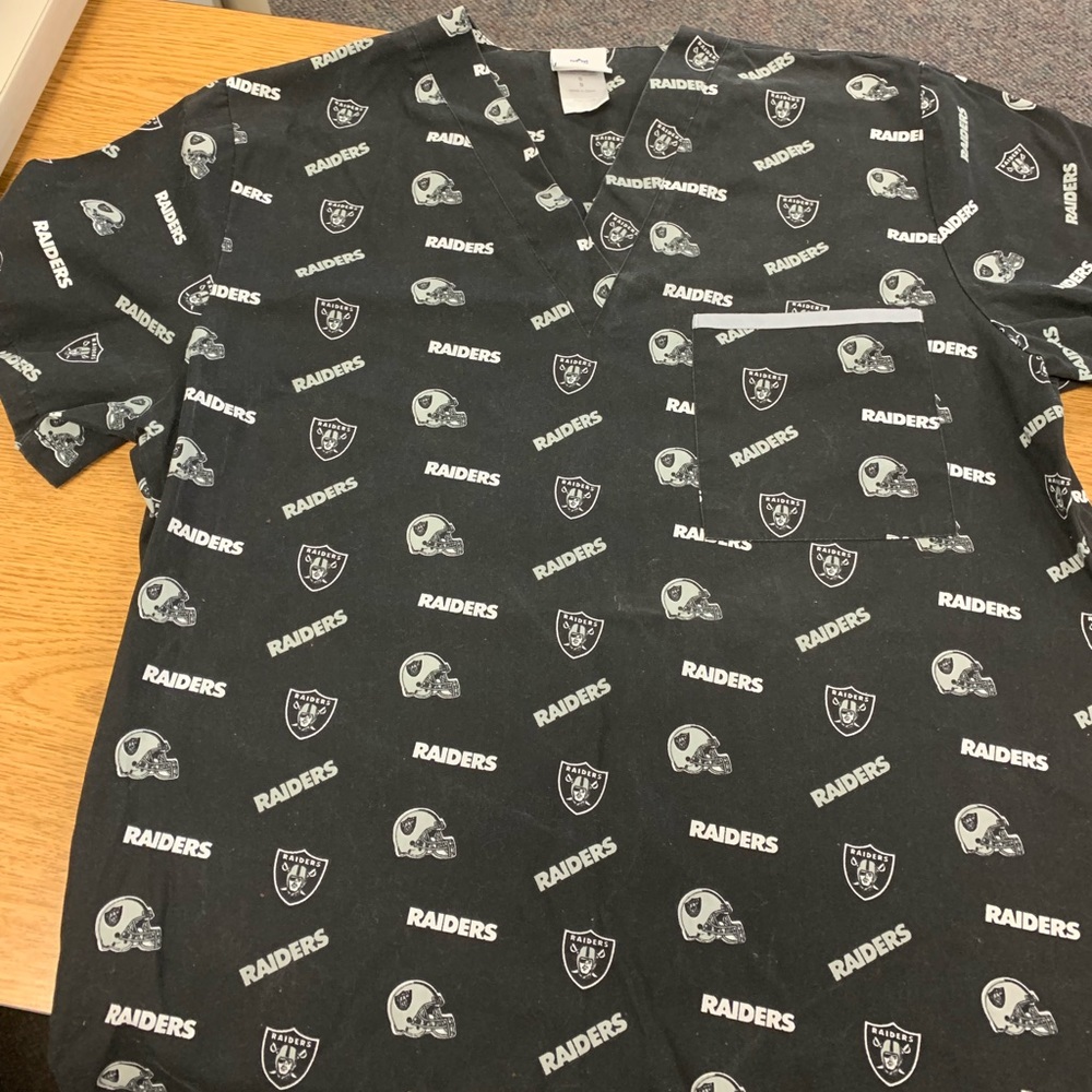 Raiders scrub top